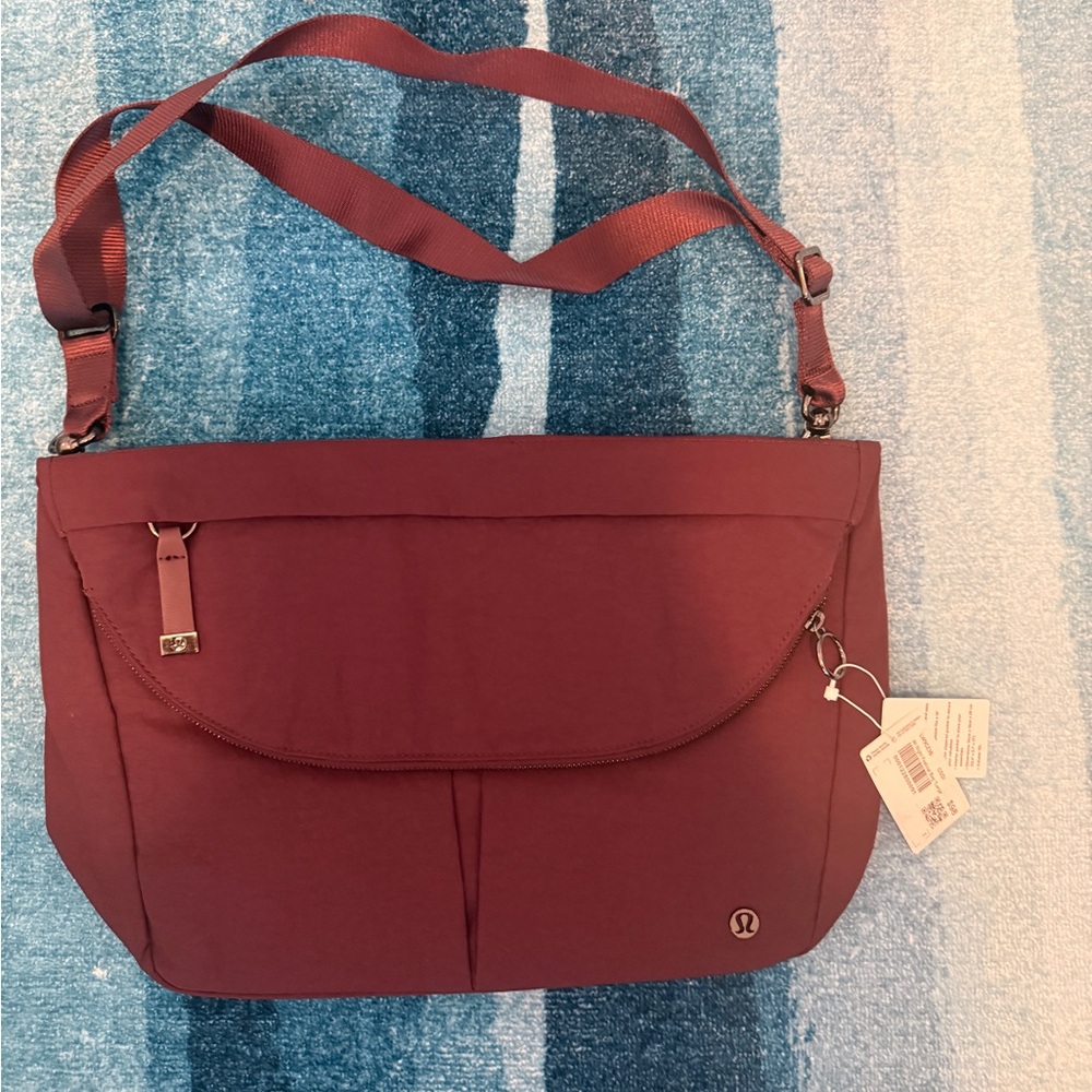 Lululemon all night festival bag large cassis, NWT